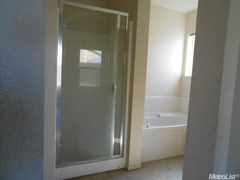 2106 W Solis St, Merced, CA 95348 photo 2