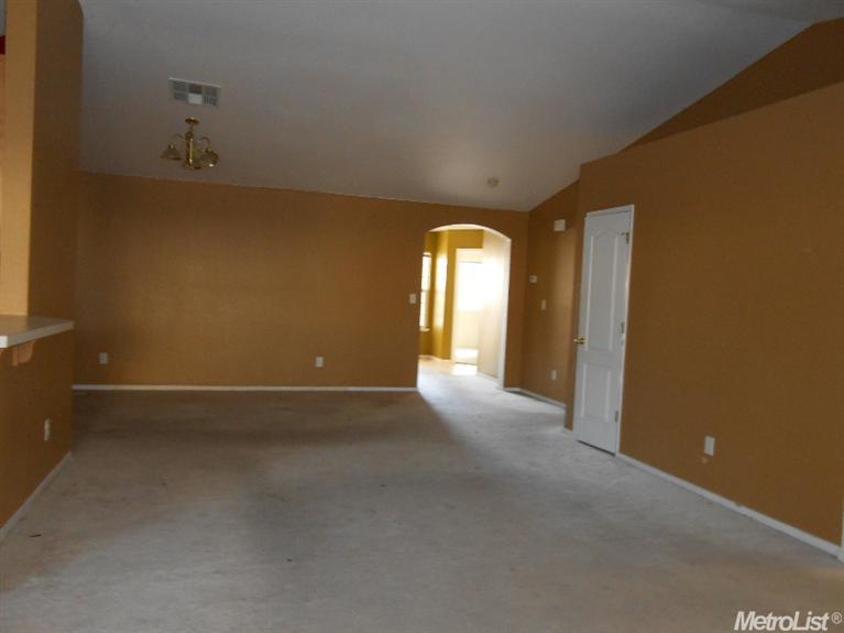 2106 W Solis St, Merced, CA 95348 photo 4
