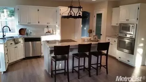 1039 Marisa Ct, Ripon, CA 95366 photo 2