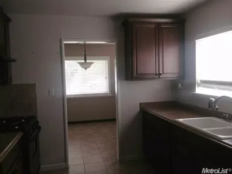 630 6th St, Galt, CA 95632 photo 2