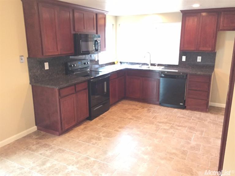 225 Pedras Rd, Turlock, CA 95382 photo 2