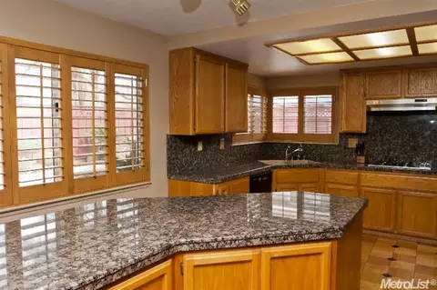 1675 Parkside, Tracy, CA 95376 photo 7