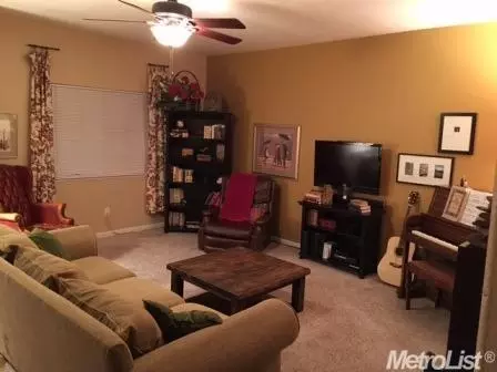 1110 Pleasant Bay Dr, Ripon, CA 95366 photo 2