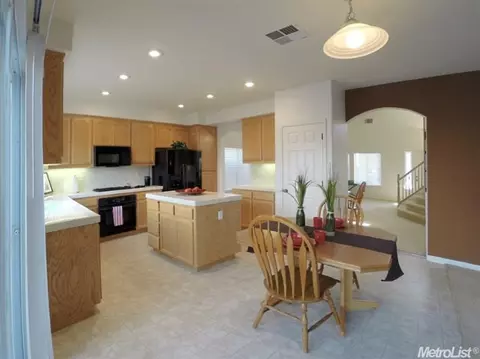 1151 Brook View Ln, Manteca, CA 95337 photo 5