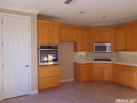 3000 Queens Gate Ct, Modesto, CA 95355 photo 5