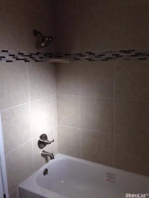 956 Yolo, Manteca, CA 95336 photo 12