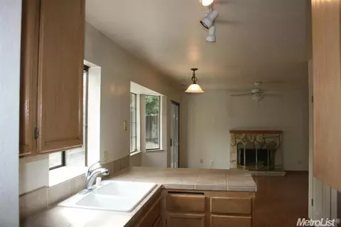 1908 Walnut Hvn, Modesto, CA 95355 photo 2