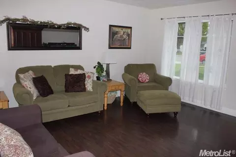 1465 Denise Dr, Ripon, CA 95366 photo 2