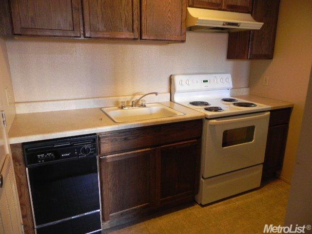 3701 Colonial Dr #33, Modesto, CA 95356 photo 5