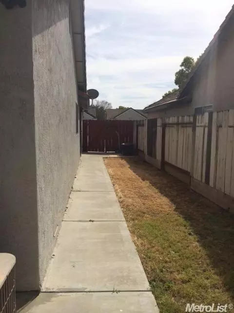 3517 Hallsboro Ct, Modesto, CA 95357 photo 11