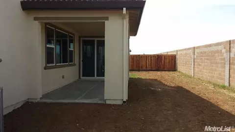 654 Waterloo Ct, Galt, CA 95632 photo 3