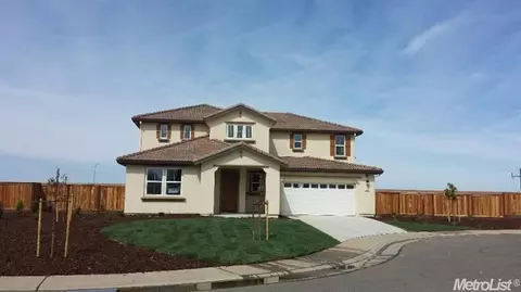 654 Waterloo Ct, Galt, CA 95632 photo 2