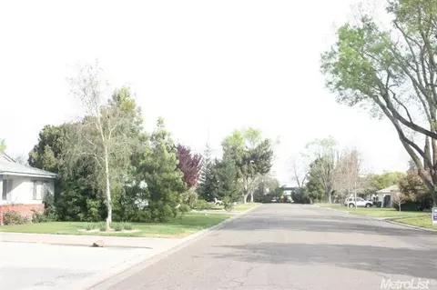 1506 Overholtzer, Modesto, CA 95355 photo 2