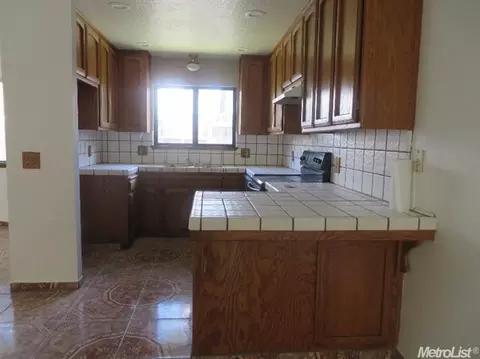 2208 Meadow Glen Dr, Modesto, CA 95355 photo 3