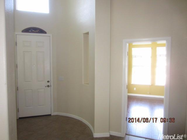 920 Valais Ln, Manteca, CA 95337 photo 2