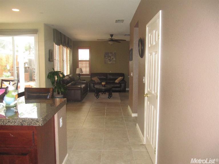 702 Courtyards Loop, Lincoln, CA 95648 photo 3
