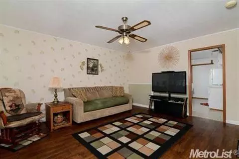 807 Comstock Dr, Folsom, CA 95630 photo 4