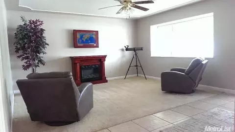 602 Libby Ln, Lathrop, CA 95330 photo 2