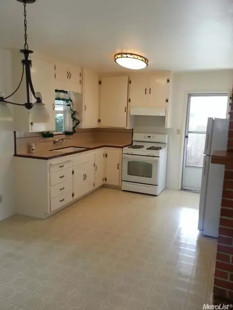 868 Fig Ln, Newman, CA 95360 photo 4