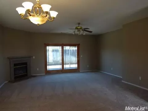 395 Halley Ave, Merced, CA 95341 photo 2