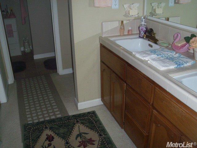 547 Fiero, Manteca, CA 95337 photo 11