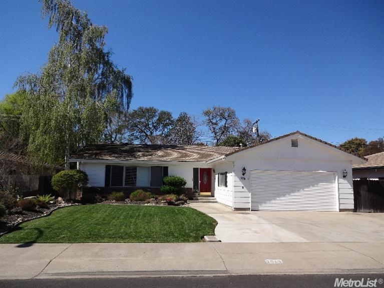 2046 Edgewood Dr, Lodi, CA 95242 photo 1