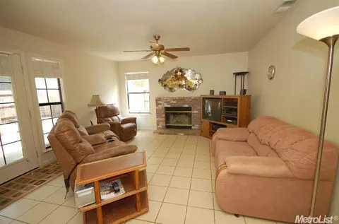 526 Tarland Ln, Patterson, CA 95363 photo 6
