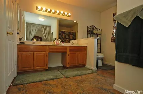 526 Tarland Ln, Patterson, CA 95363 photo 5