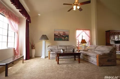 526 Tarland Ln, Patterson, CA 95363 photo 7