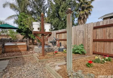 526 Tarland Ln, Patterson, CA 95363 photo 9