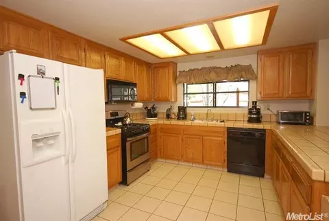 526 Tarland Ln, Patterson, CA 95363 photo 4