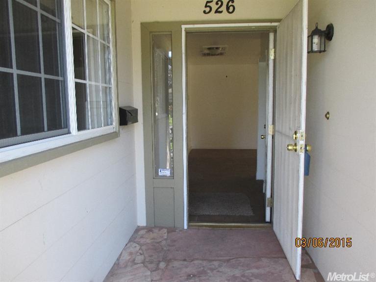 526 El Cajon Ave, Modesto, CA 95350 photo 3