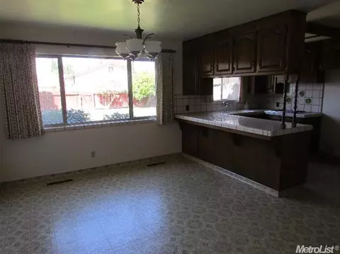 905 Runyan Dr, Turlock, CA 95382 photo 5
