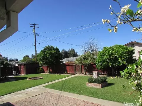 905 Runyan Dr, Turlock, CA 95382 photo 2