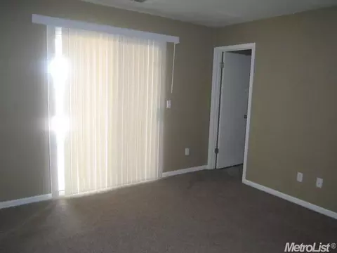 300 Red Robin Dr, Patterson, CA 95363 photo 7