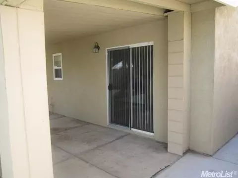 300 Red Robin Dr, Patterson, CA 95363 photo 9