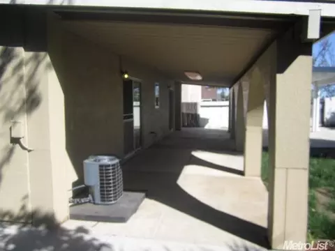 300 Red Robin Dr, Patterson, CA 95363 photo 3