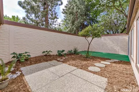 2203 Alto Ct, Davis, CA 95616 photo 2