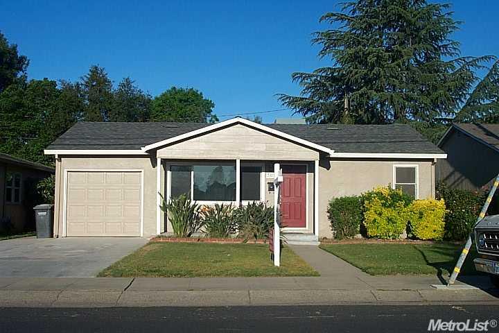 309 Cross St, Lodi, CA 95242 photo 1