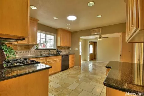 3521 Garfield Ave, Carmichael, CA 95608 photo 8