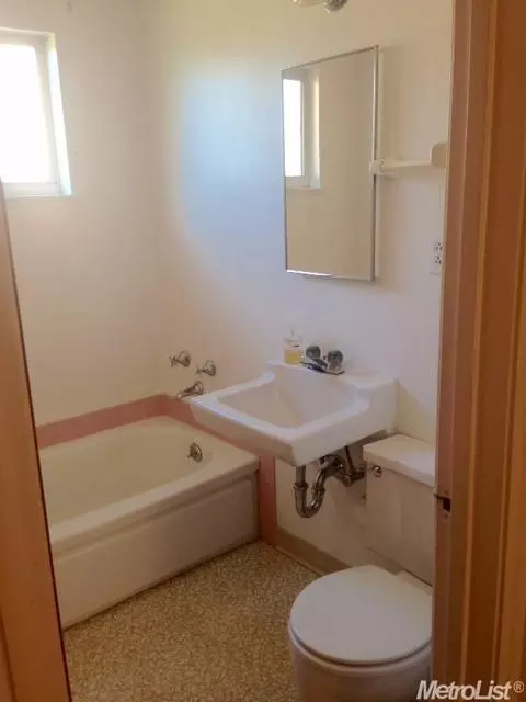 3908 Henderson Way, Carmichael, CA 95608 photo 12