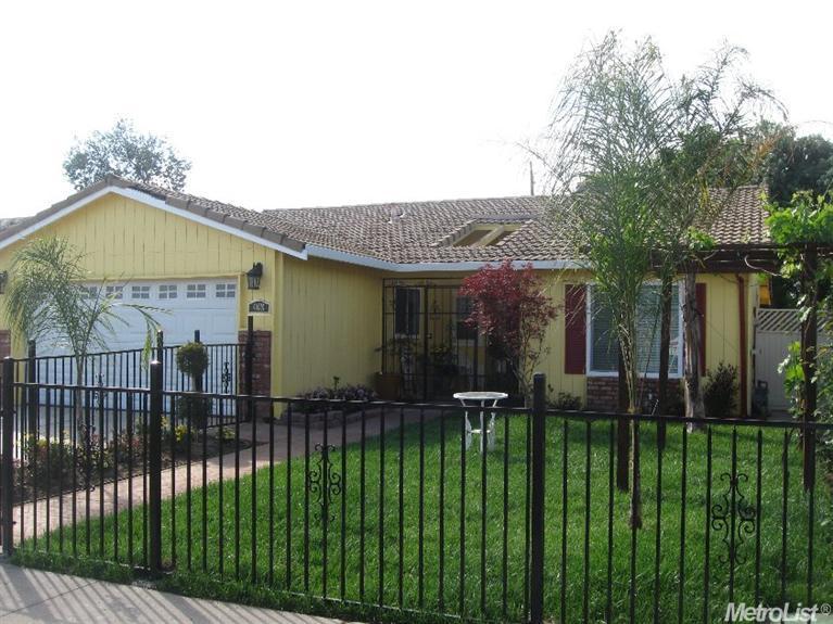 408 Cedar Ct, Lodi, CA 95240 photo 2