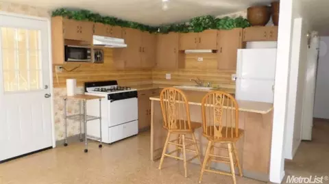 1502 Placer Ave, Modesto, CA 95358 photo 3