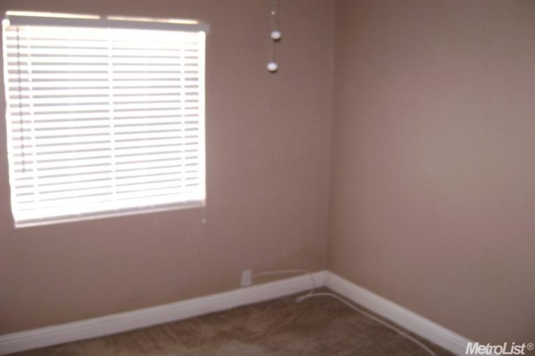 2316 Dora St, Modesto, CA 95354 photo 5
