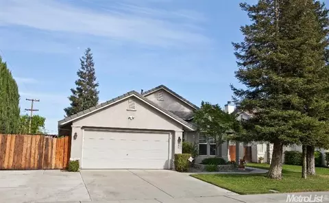 748 Willow Ave, Manteca, CA 95337 photo 1