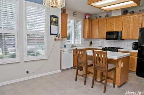748 Willow Ave, Manteca, CA 95337 photo 2
