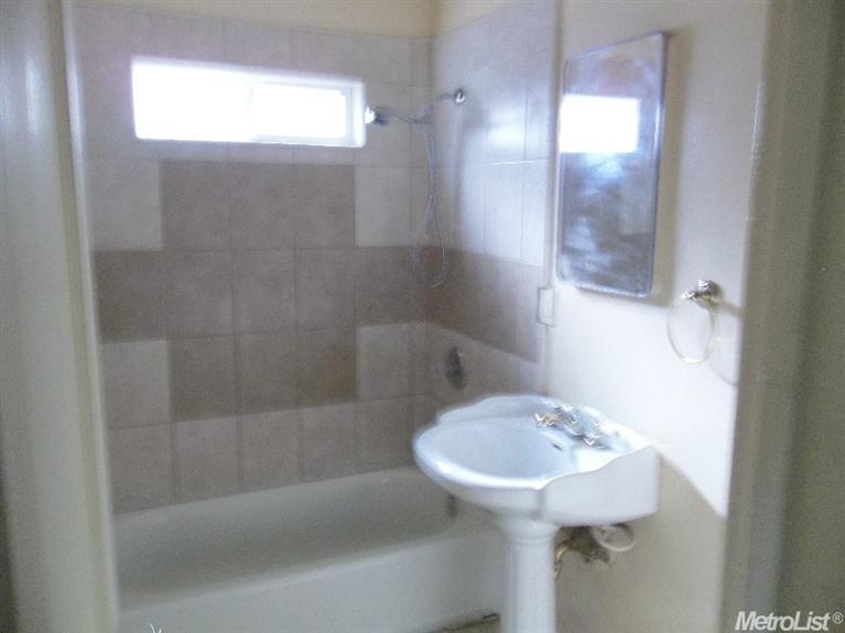 411 Spruce St, Modesto, CA 95351 photo 3
