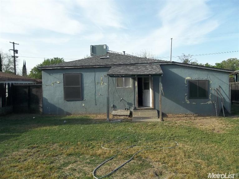 411 Spruce St, Modesto, CA 95351 photo 2