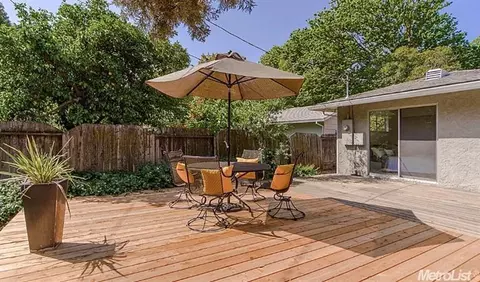 704 Mulberry Ln, Davis, CA 95616 photo 2
