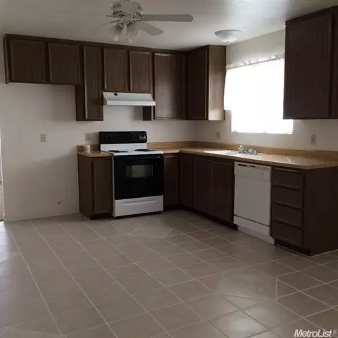 619 Fallenleaf Ln, Manteca, CA 95336 photo 3